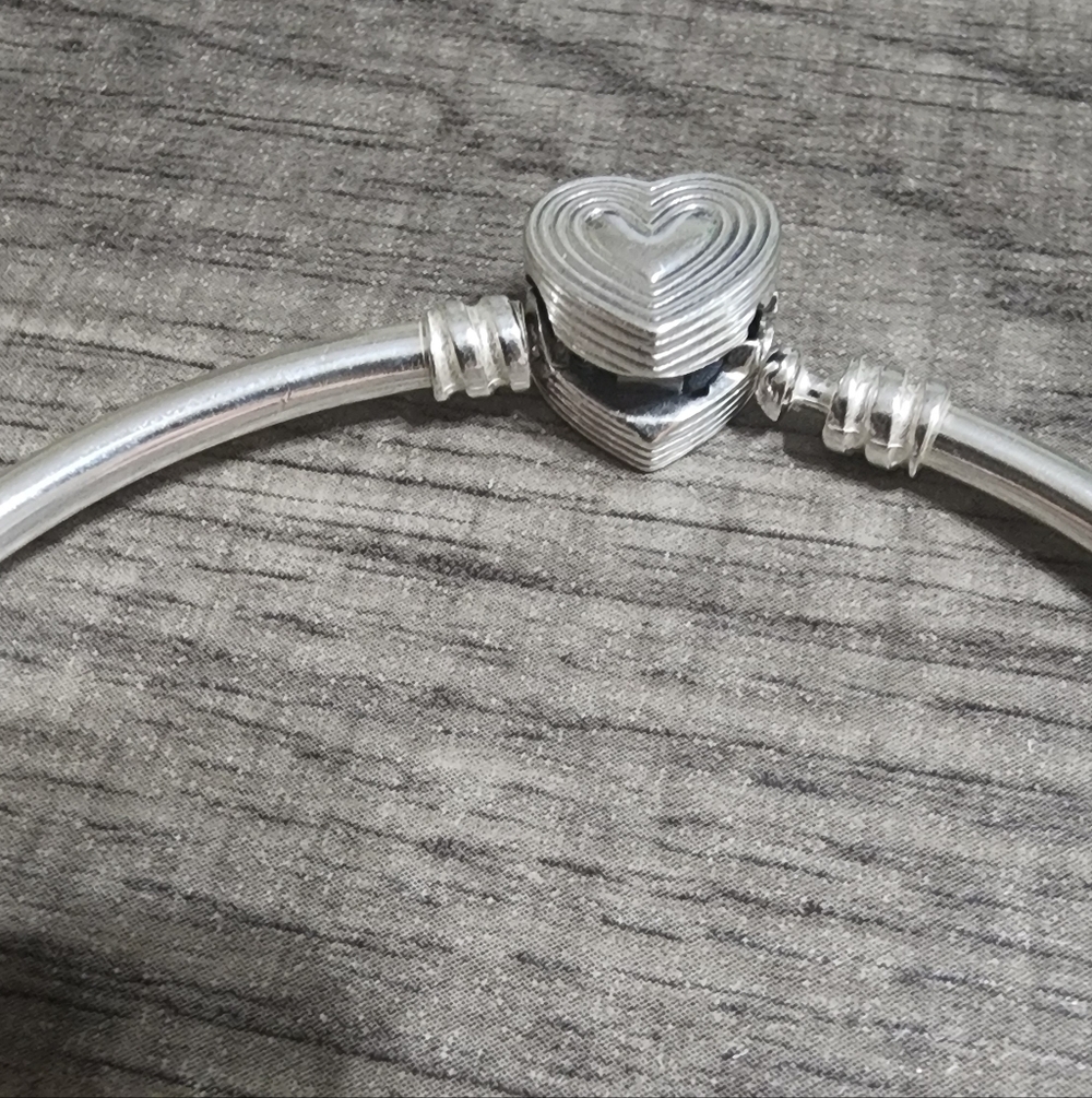 Pandora Radiating Heart Clasp Bangle Sterling silver - Picture 8 of 10